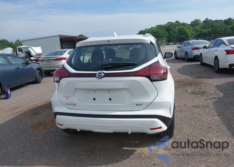2021 Nissan Kicks Sv Xtronic Cvt z USA, uszkodzony, nr VIN 3N1CP5CVXML501079